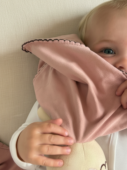 When Can Babies Sleep With a Comforter?