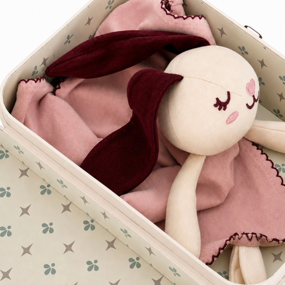 sleepy elle softie in dusty pink inside the maison elle keepsake suitcase
#colour_dusty pink